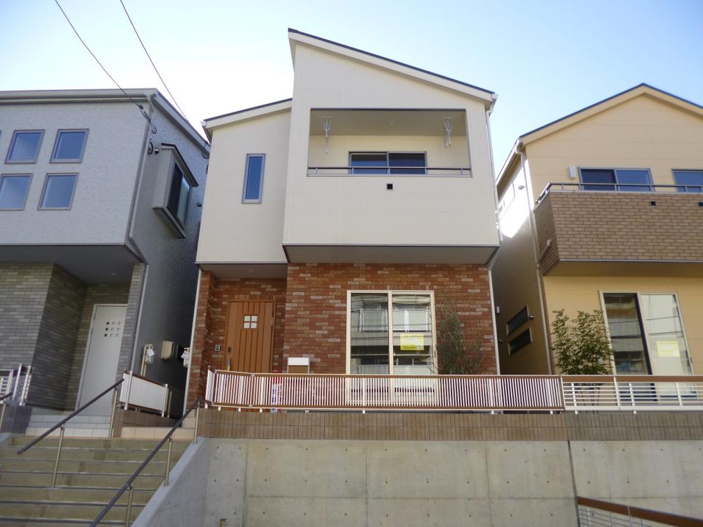 Local appearance photo. Local (12 May 2013) Shooting