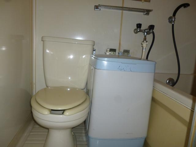 Bathroom. Indoor (11 May 2013) Shooting