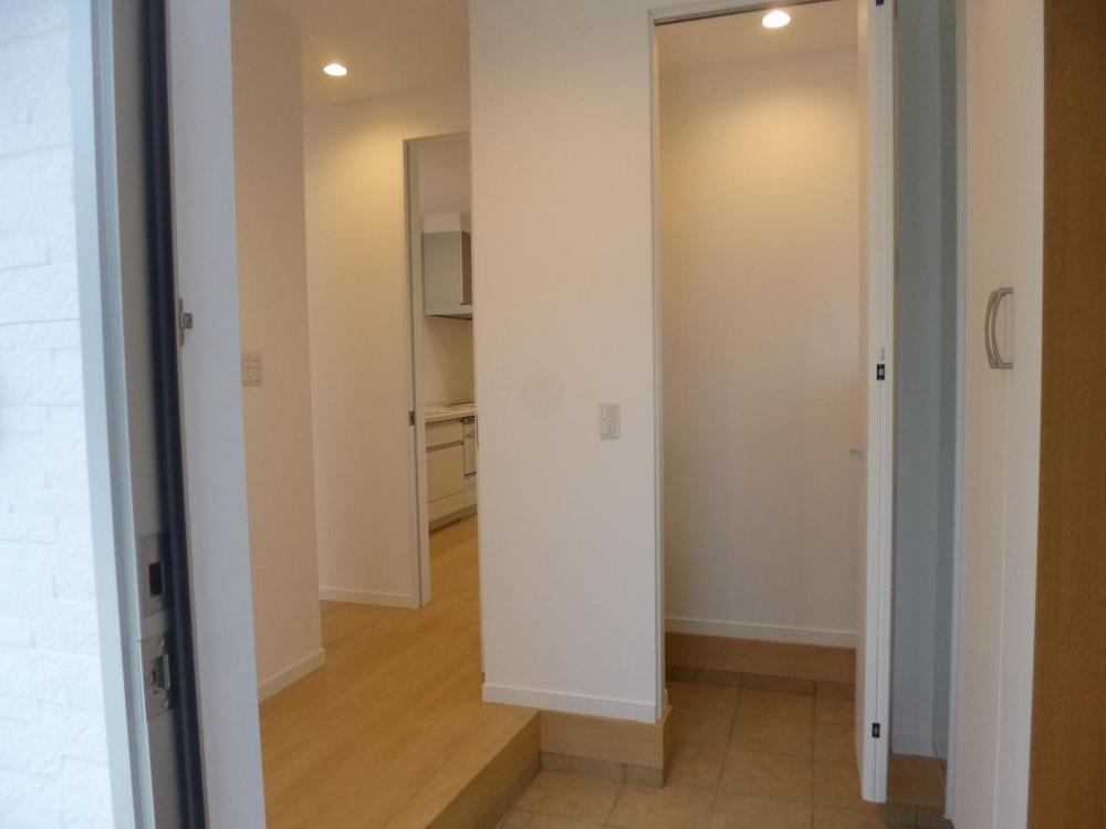 Entrance. (October 2013) Shooting