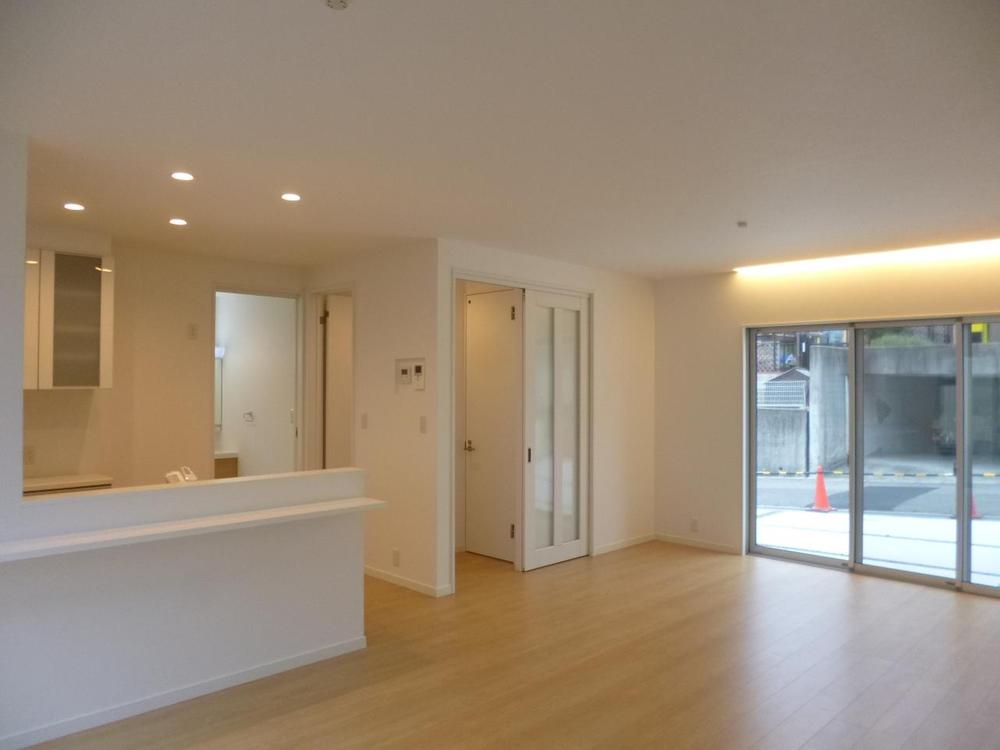 Living. (October 2013) Shooting