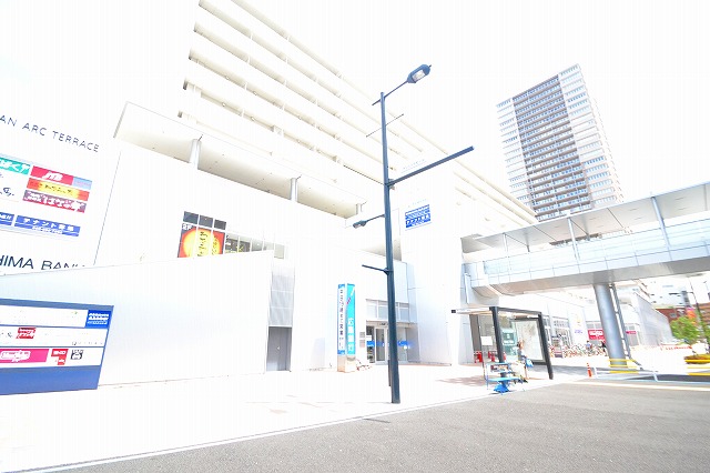 Shopping centre. Makkusubaryu until the (shopping center) 182m