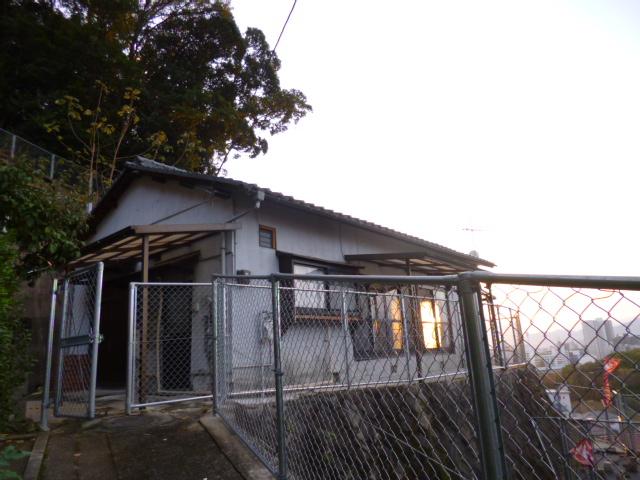 Local appearance photo. Local (11 May 2013) Shooting