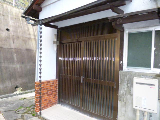 Entrance. Local (11 May 2013) Shooting