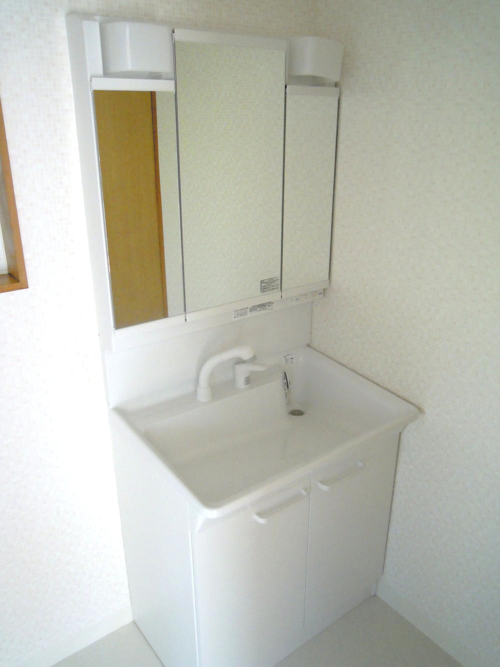 Wash basin, toilet. Indoor (July 2013) Shooting