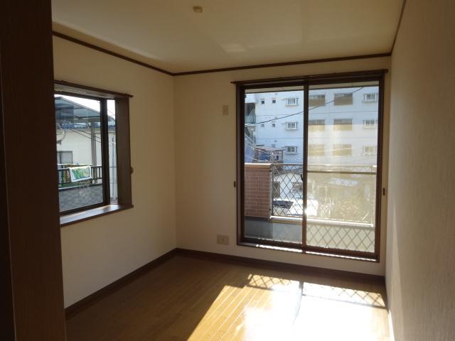 Non-living room. Indoor (11 May 2013) Shooting