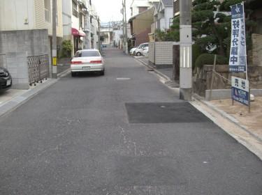 Local photos, including front road. East front road, About is 5.9m. 