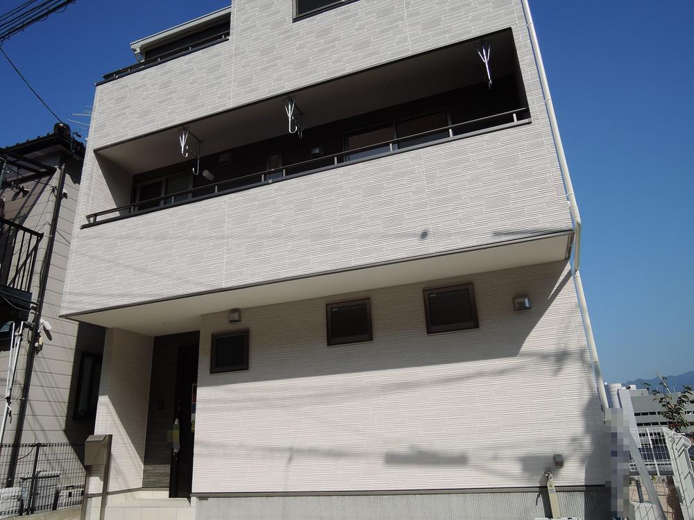 Local appearance photo. Local (11 May 2013) Shooting