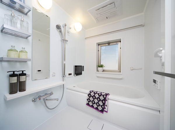 Bathing-wash room.  [WA to fit the body in a refreshing form (I) bathtub] Form of bathtubs and refreshing that is a combination of straight lines and semicircle will gently wraps the body. Happy to get up tub easy to even grasp the grip. Also, You can easily open and close only in the drain plug and press the button on the bathtub top.