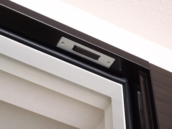 Security.  [Security magnet sensor to protect the house from unauthorized intrusion] Illegally door is open, etc., If there is a problem of the entrance door magnet sensors perceive, ALSOK is rushed to the dwelling unit.