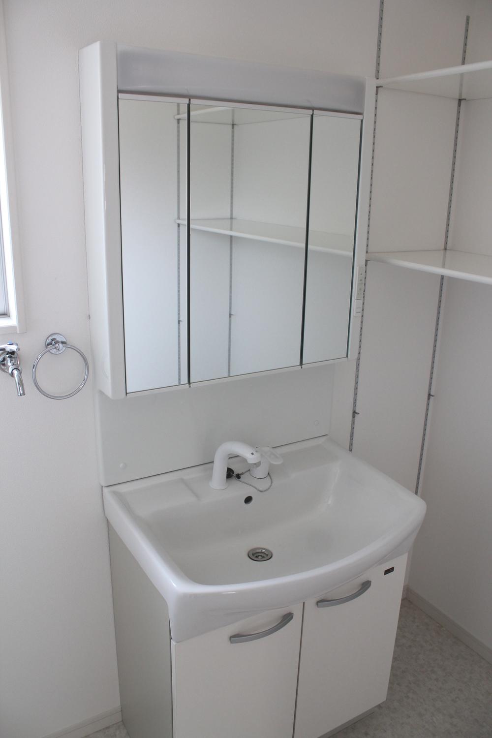 Wash basin, toilet. Interior