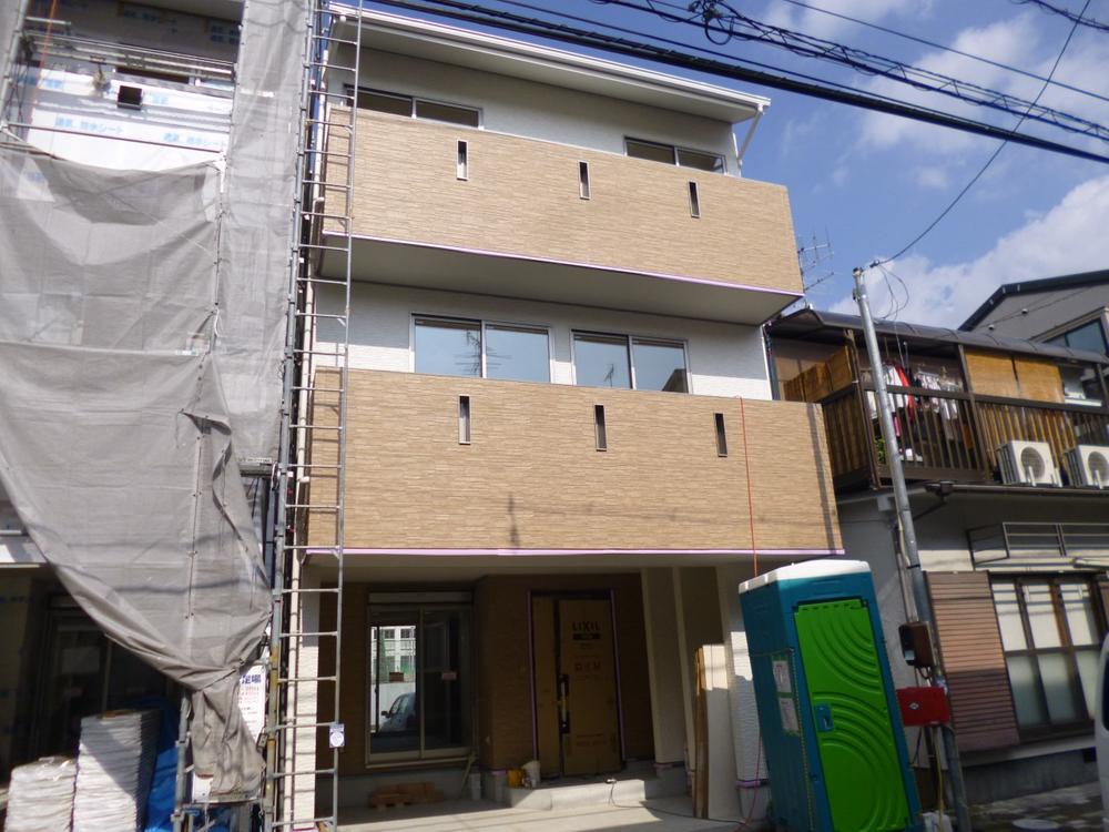 Local appearance photo. Local (10 May 2013) Shooting