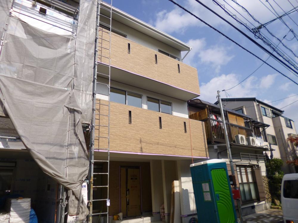 Local appearance photo. Local (10 May 2013) Shooting