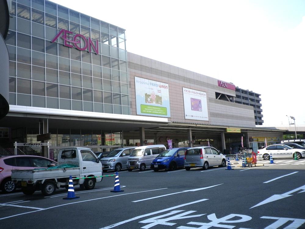 Shopping centre. 1181m until the ion Ujina shopping center