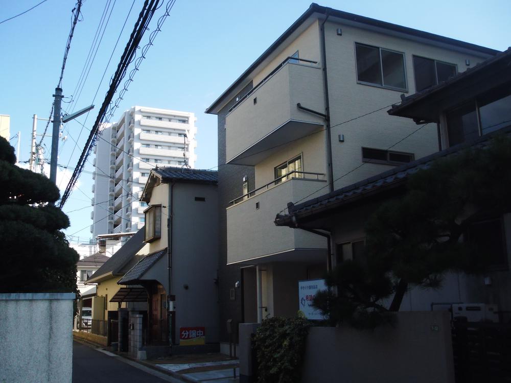 Local appearance photo. Local (12 May 2013) Shooting