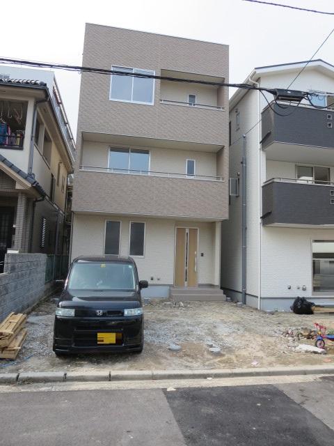 Local photos, including front road. Local (2013 years) Shooting In the parking three or possible if now