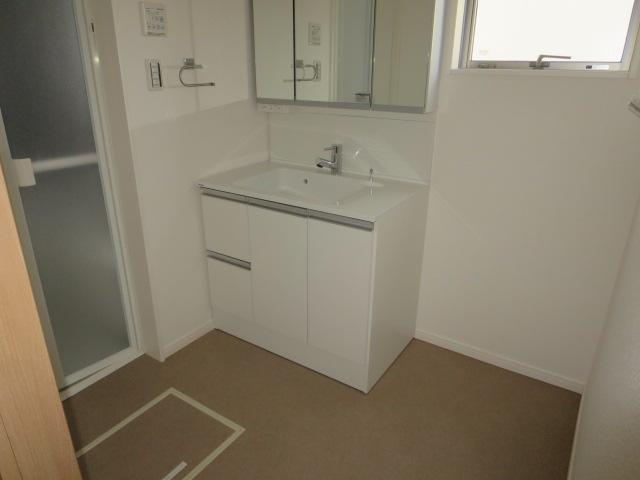 Wash basin, toilet. Indoor (July 2013) Shooting