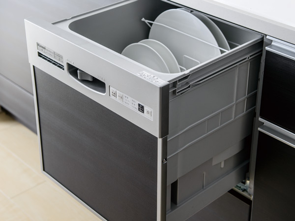 Kitchen.  [Dishwasher] Hygienic and economical, Drying also Omakase of dishwasher. Cleaning about 6 servings, It is a large capacity to dry.