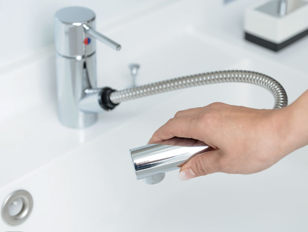 Bathing-wash room.  [Vanity can feel comfortable from the start of the day] The vanity is, It mirrors with anti-fog heaters Ya, Shampoo, Adopt a convenient hose with faucet to clean the wash bowl. Telescoping, It is a multi-single-lever faucet of easy operation.