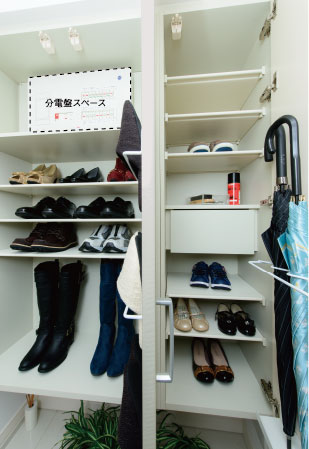 Receipt.  [Thor type of entrance footwear input] We established the footwear input of tall type that can hold a full season of shoes. In addition to also includes an umbrella stand in the door, It has adopted a mirror door that can check the grooming. Also is abundant storage capacity to direct and refreshing around the entrance because it provided the glove compartment.