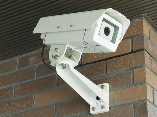 Security.  [surveillance camera] Entrance Hall and parking, Side door, etc., Installed in the site and the building inside and outside of the key points that crime prevention effect is likely to be high. And record the movement of suspicious person. On-site will watch over the safety of the occupants firmly check a suspicious person from the outside. (Building outside the security camera)