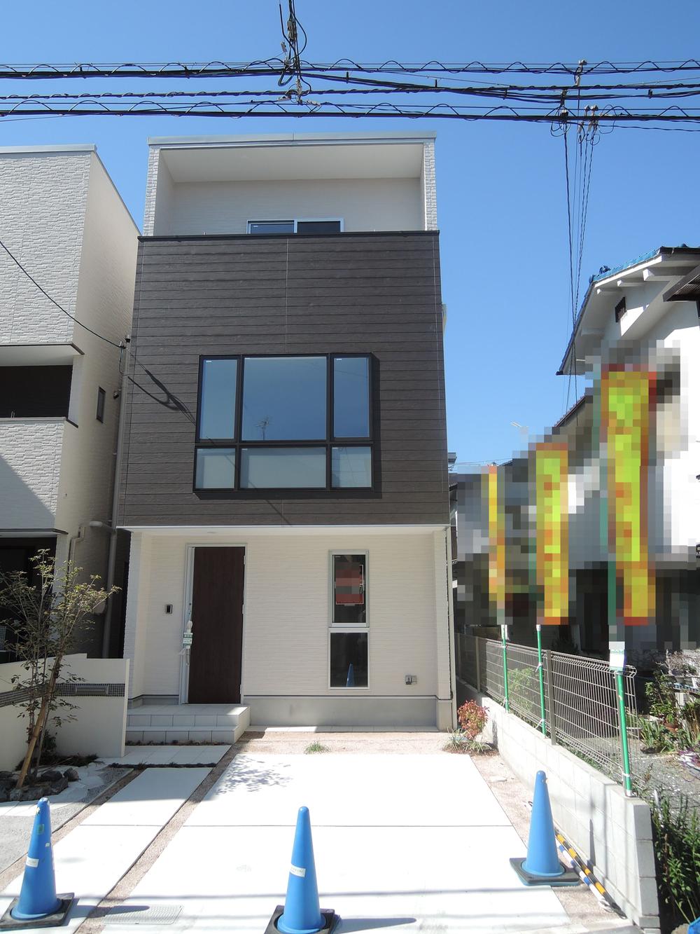 Local appearance photo. Local (10 May 2013) Shooting