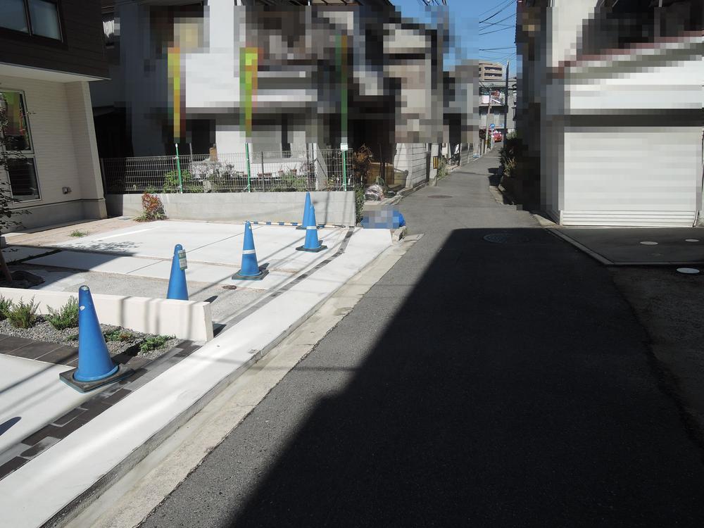 Local photos, including front road. Local (10 May 2013) Shooting