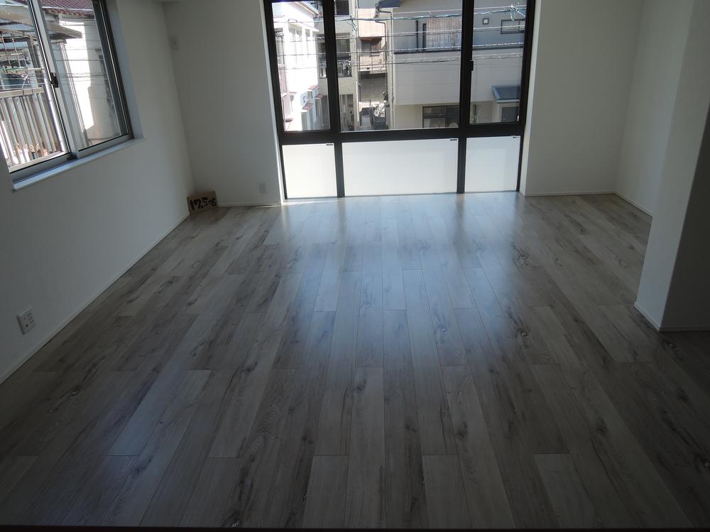 Non-living room. Indoor (10 May 2013) Shooting