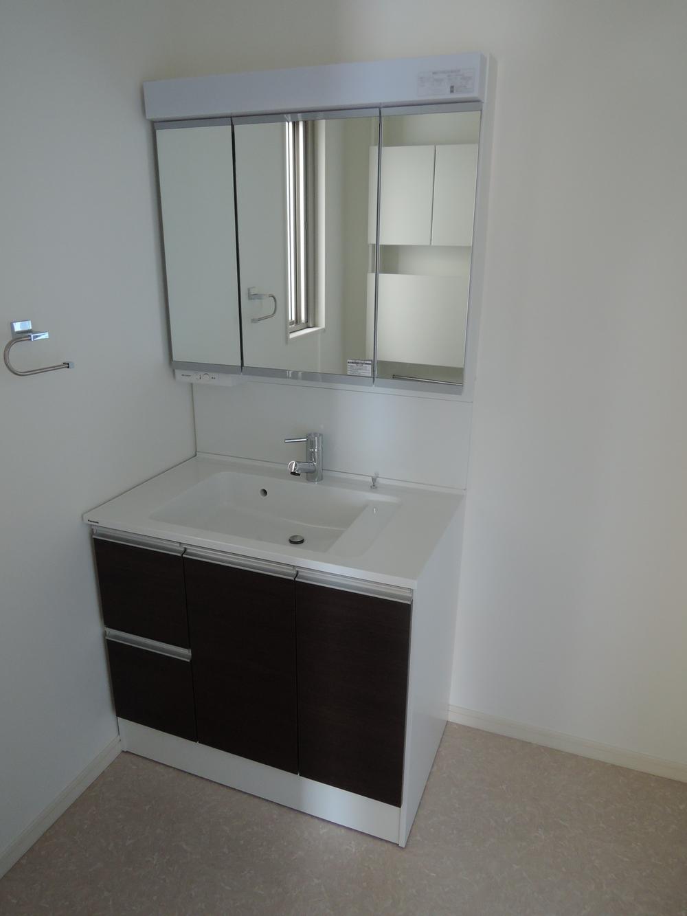 Wash basin, toilet. Indoor (10 May 2013) Shooting