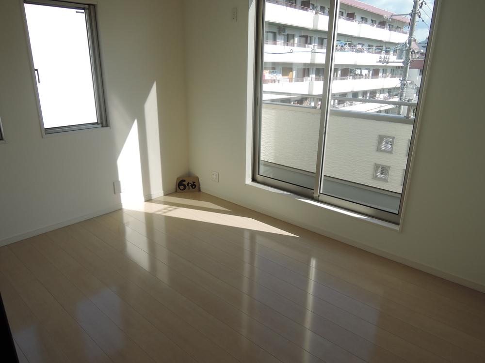 Non-living room. Indoor (10 May 2013) Shooting