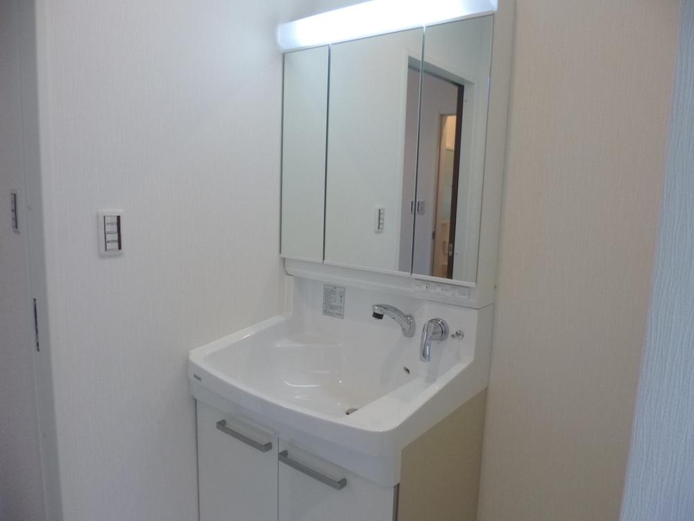 Wash basin, toilet. (July 2013) Shooting