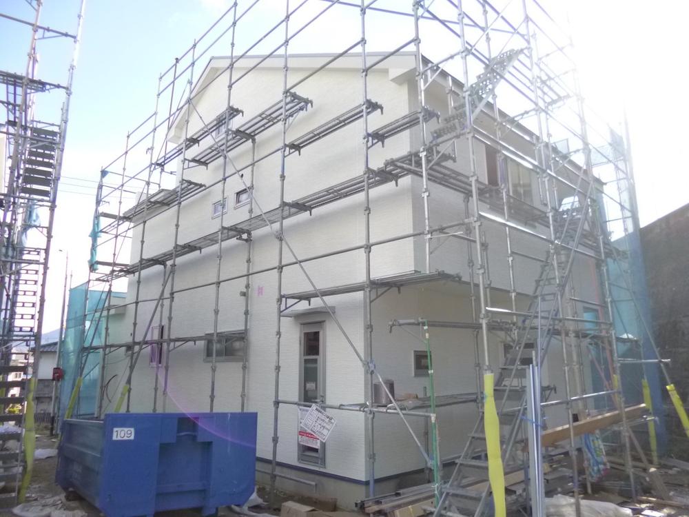 Local appearance photo. Local (11 May 2013) Shooting