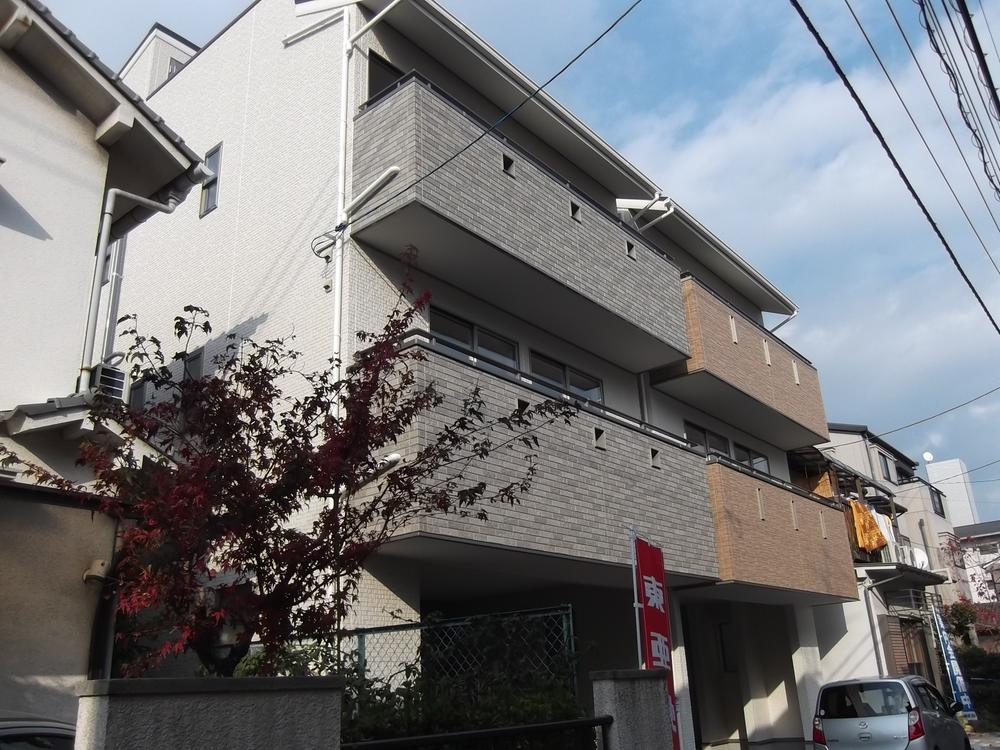 Local appearance photo. Local (11 May 2013) Shooting