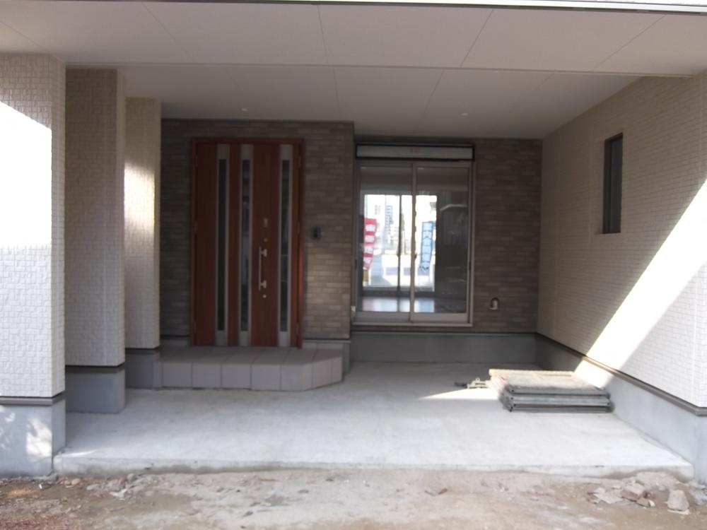 Entrance. Local (12 May 2013) Shooting