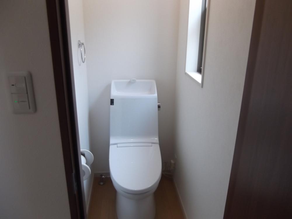 Toilet. Indoor (12 May 2013) Shooting