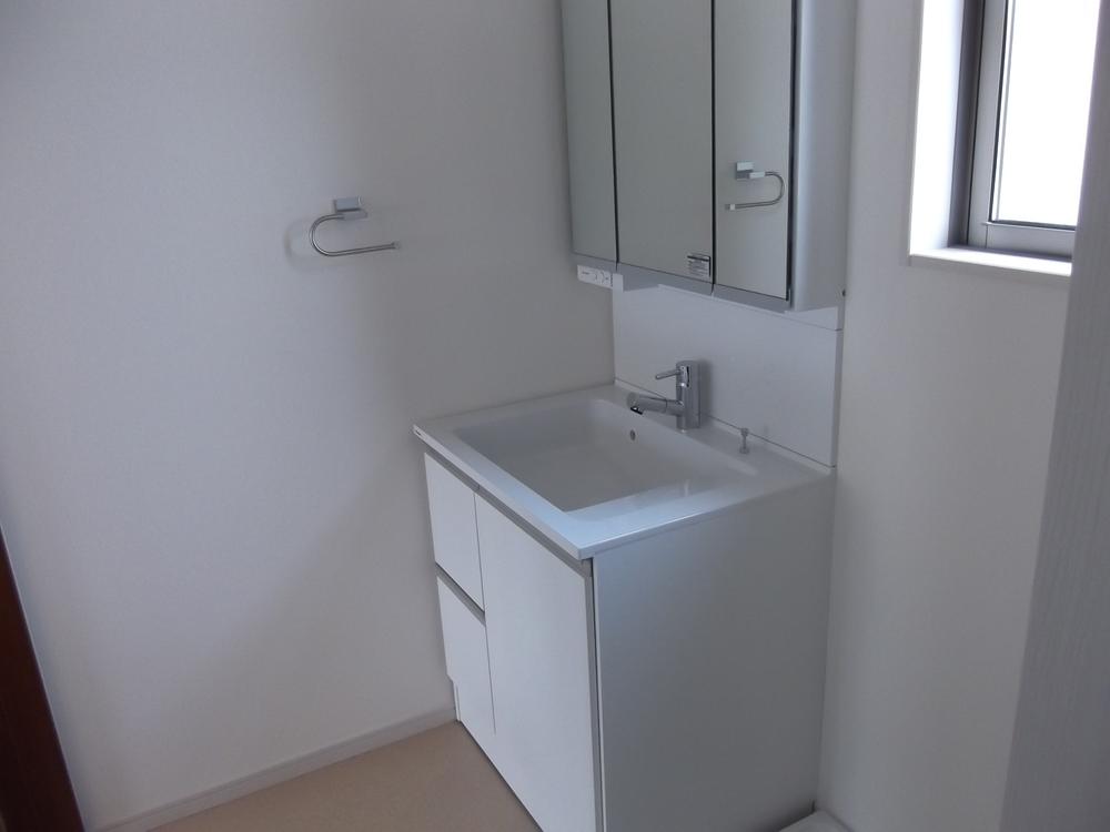 Wash basin, toilet. Indoor (12 May 2013) Shooting