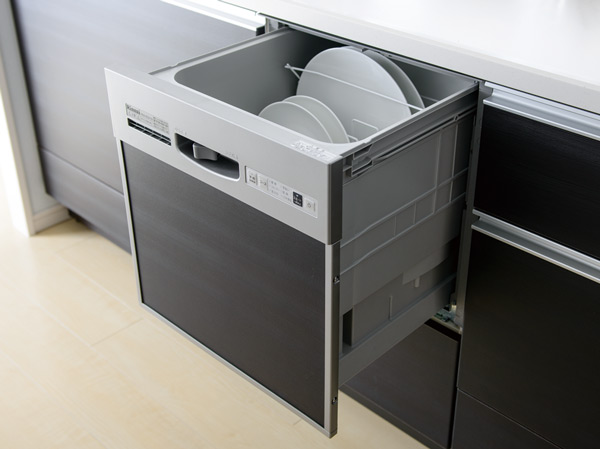 Kitchen.  [Dishwasher] Hygienic and economical, Drying also Omakase of dishwasher. Cleaning about 6 servings, It is a large capacity to dry.