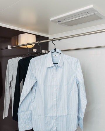 Bathing-wash room.  [Bathroom heating ventilation dryer] Adopt a bathroom heating ventilation dryer that can be used for drying the bathroom heating and clothing.