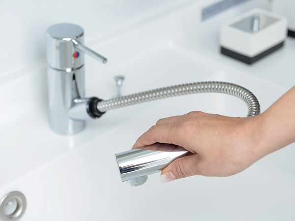 Bathing-wash room.  [Multi single lever faucet] The vanity is, It mirrors with anti-fog heaters Ya, Shampoo, Adopt a convenient hose with faucet to clean the wash bowl. Telescoping, It is a multi-single-lever faucet of easy operation.