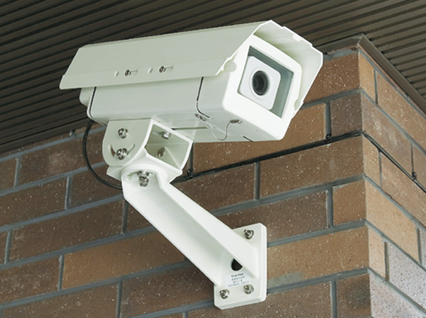 Security.  [surveillance camera] Entrance Hall and parking, Side door, etc., Installed in the site and the building inside and outside of the key points that crime prevention effect is likely to be high. And record the movement of suspicious person. On-site will watch over the safety of the occupants firmly check a suspicious person from the outside. (Building outside the security camera)