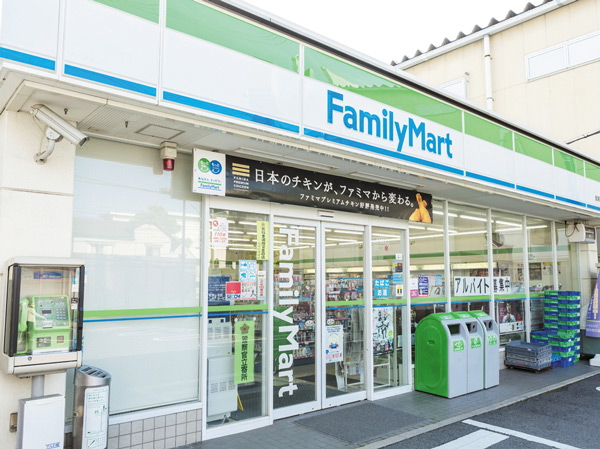 Surrounding environment. FamilyMart Minamimachirokuchome shop (about 390m / A 5-minute walk)