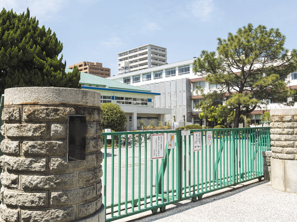 Surrounding environment. Ujina Elementary School (about 1170m / A 15-minute walk)