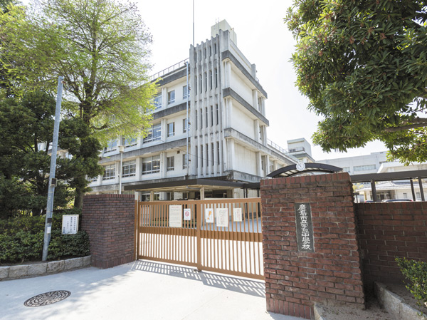 Surrounding environment. Ujina Junior High School (about 1590m / A 20-minute walk)