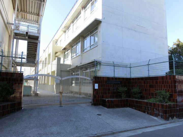 Junior high school. 854m to Hiroshima Municipal Midorimachi junior high school