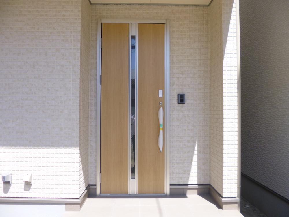 Entrance. (August 2013) Shooting