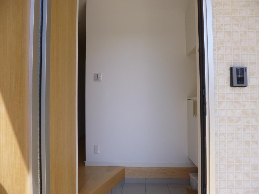 Entrance. (August 2013) Shooting