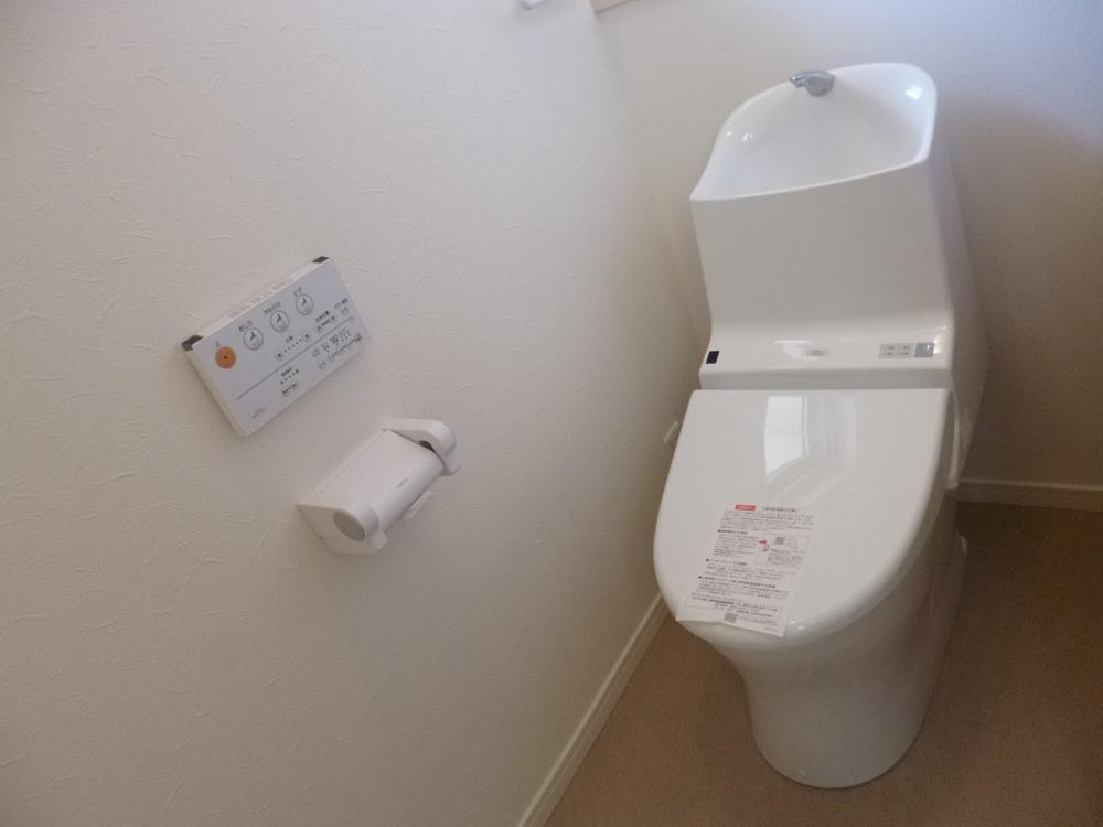 Toilet. (August 2013) Shooting