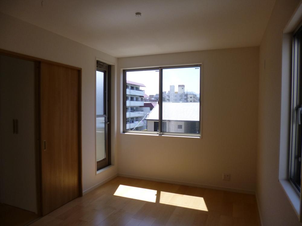 Non-living room. (August 2013) Shooting