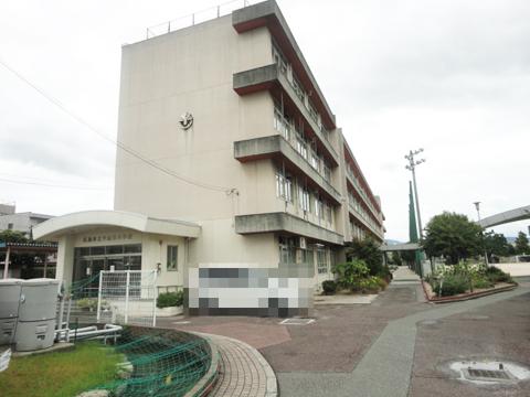 Primary school. Ujinahigashi until elementary school 212m