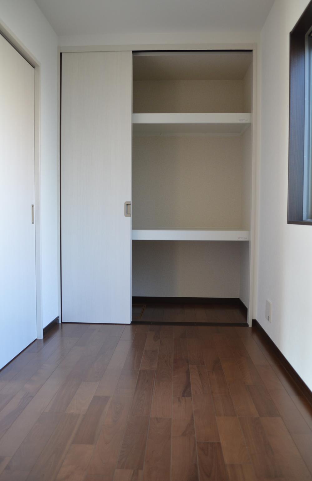 Non-living room. View from the site (December 2013) Shooting