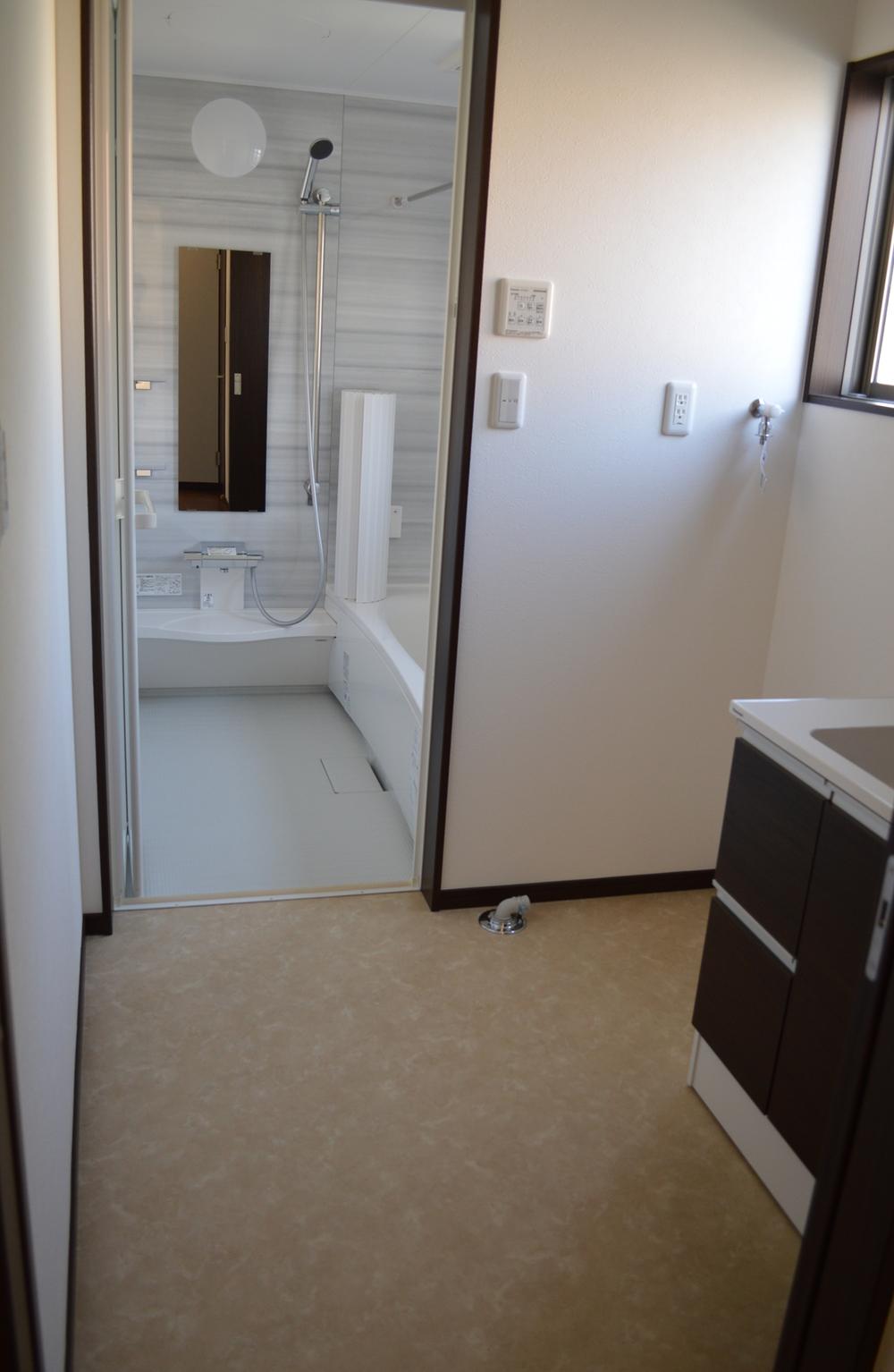 Bathroom. View from the site (December 2013) Shooting